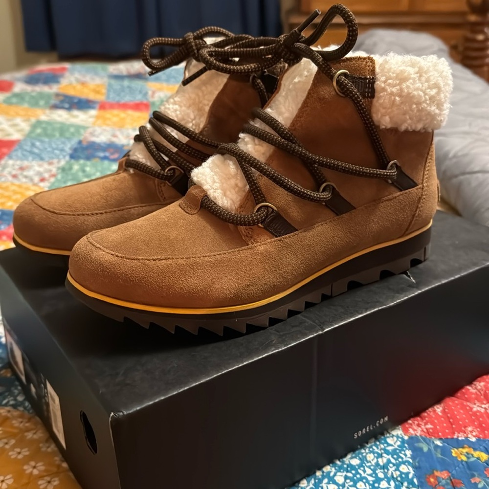 Sorel Women’s Harlow Lace Cozy
